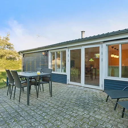 Hébergement de vacances Family-friendly House Near The Sandy *
